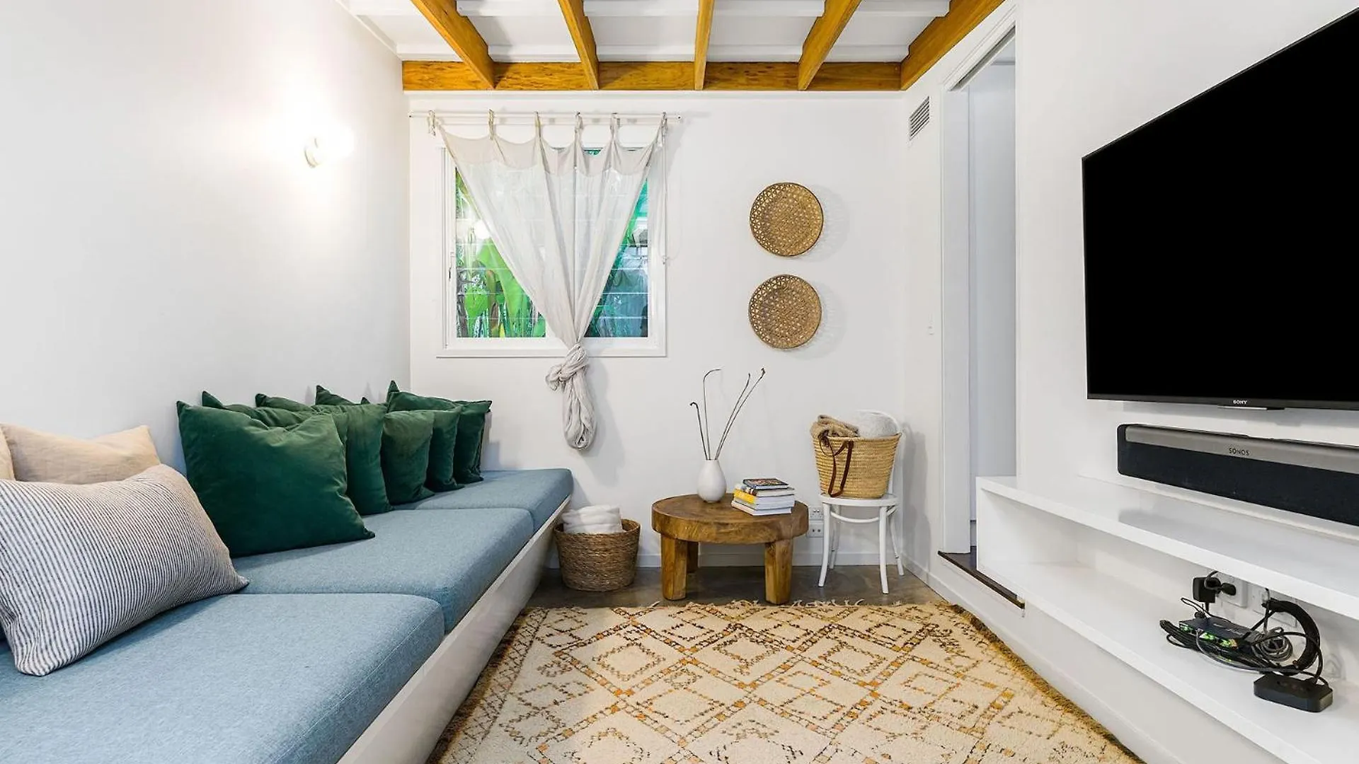 The Chalet - Designer 3 Bedroom Retreat With Pool Holiday home Byron Bay
